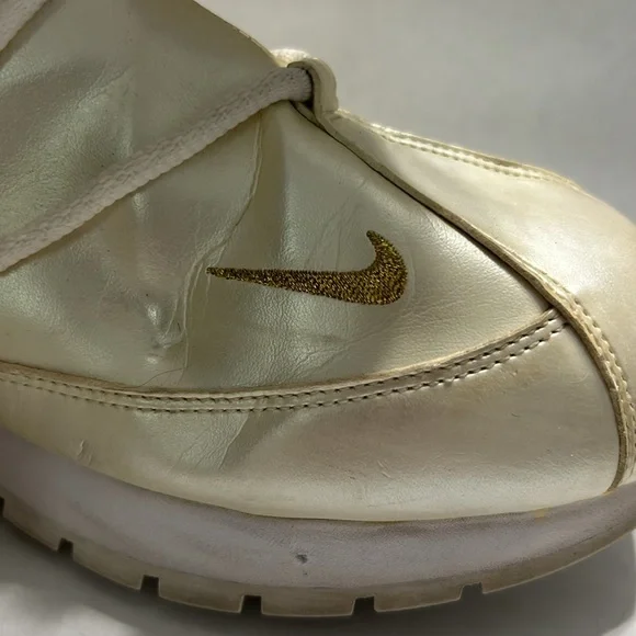 🔥SOLD🔥Nike Womens White/gold Faux Fur Trim Insulated Winter Boot Zip Pom Pom Tie - Picture 2 of 14